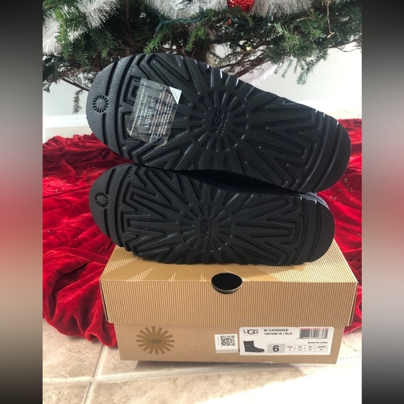 UGG Australia Black Suede Boots (6) NWT - Picture 5 of 6